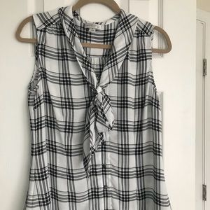 Tahari sleevless black & white plaid blouse